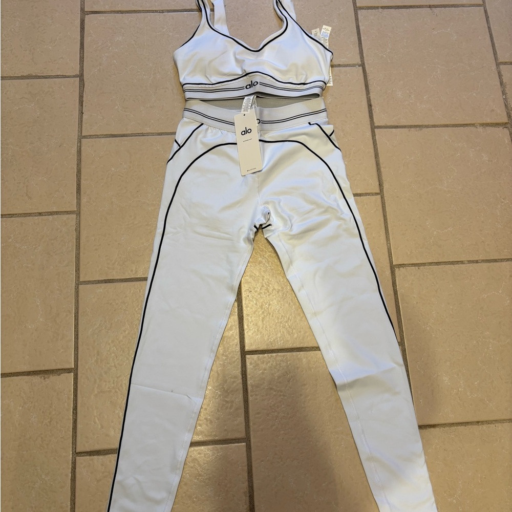 ALO Yoga White Leggings for Effortless Style